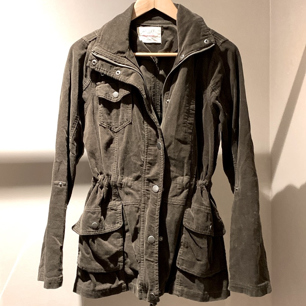Ashley By 26 International Utility Collection